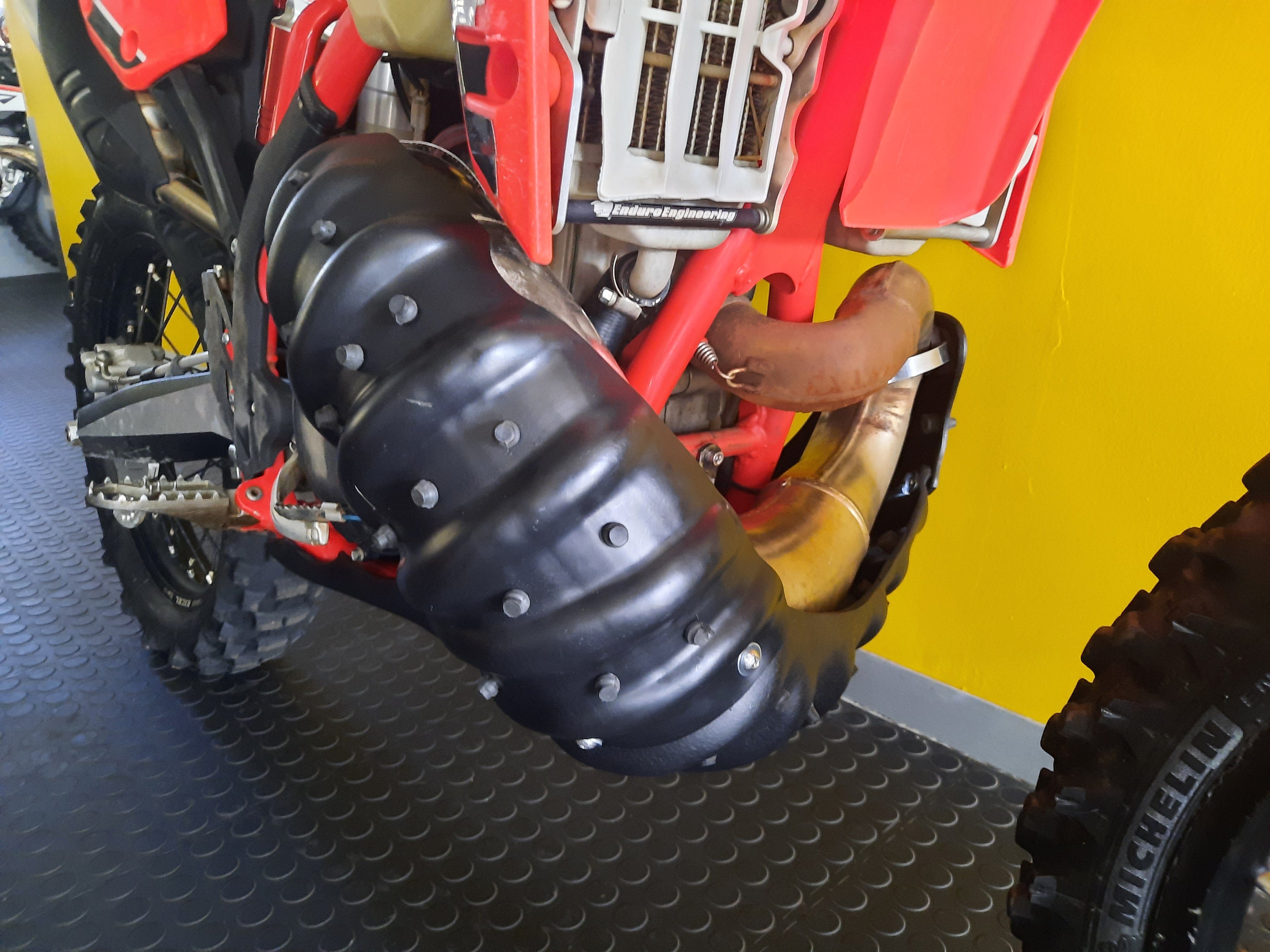 BETA 250/300 POLY EXHAUST SUMP GUARD COMBO