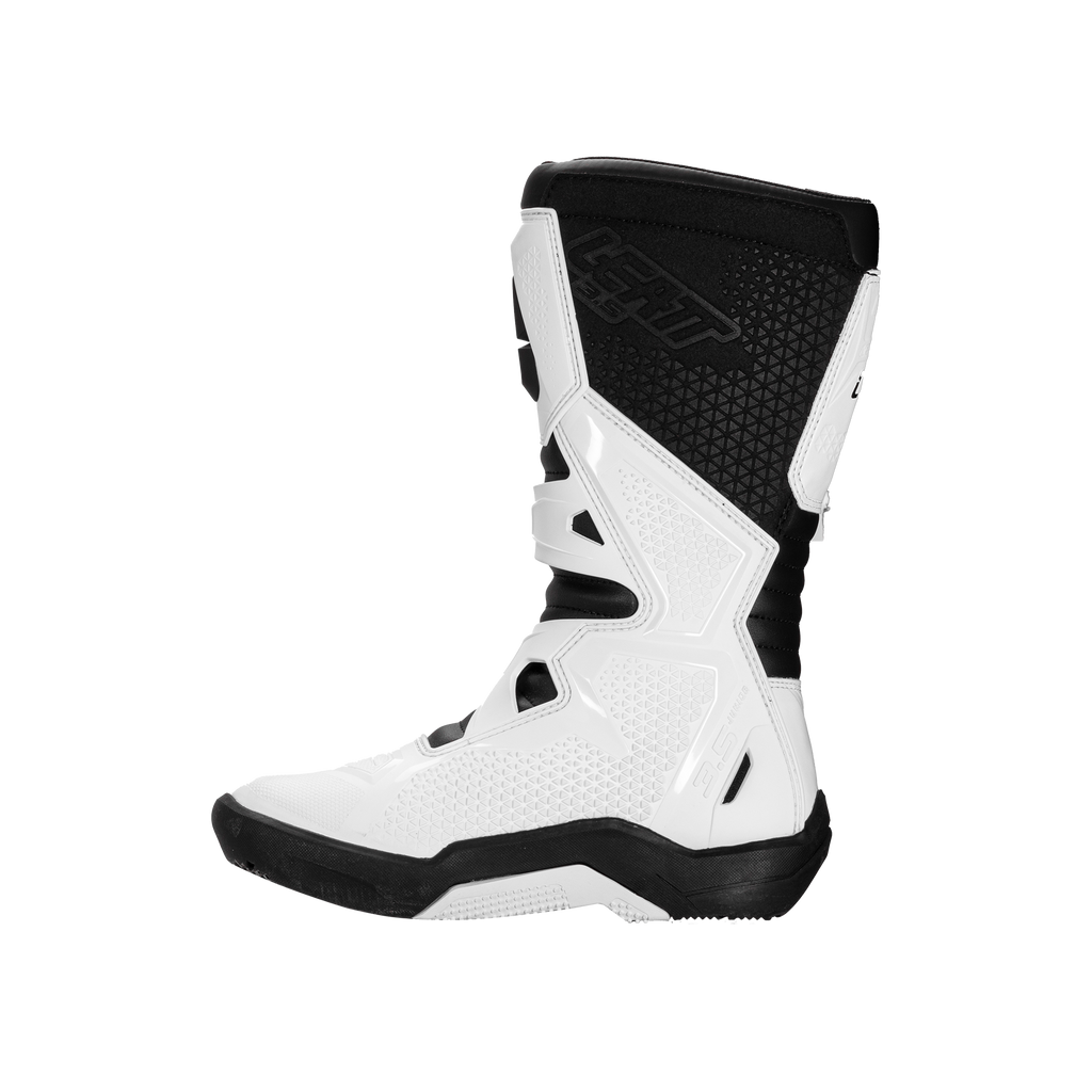 Boots 3.5 - Junior Position 9