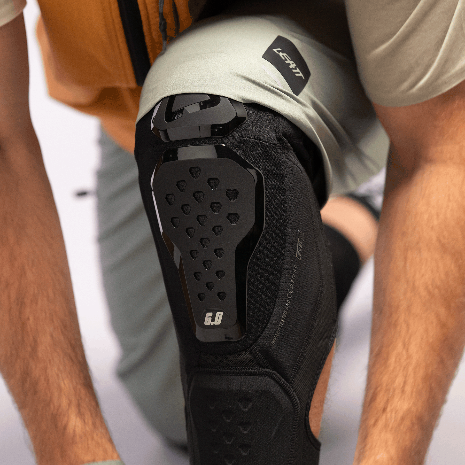 Knee Guard 6.0 Evo EXT Position 4