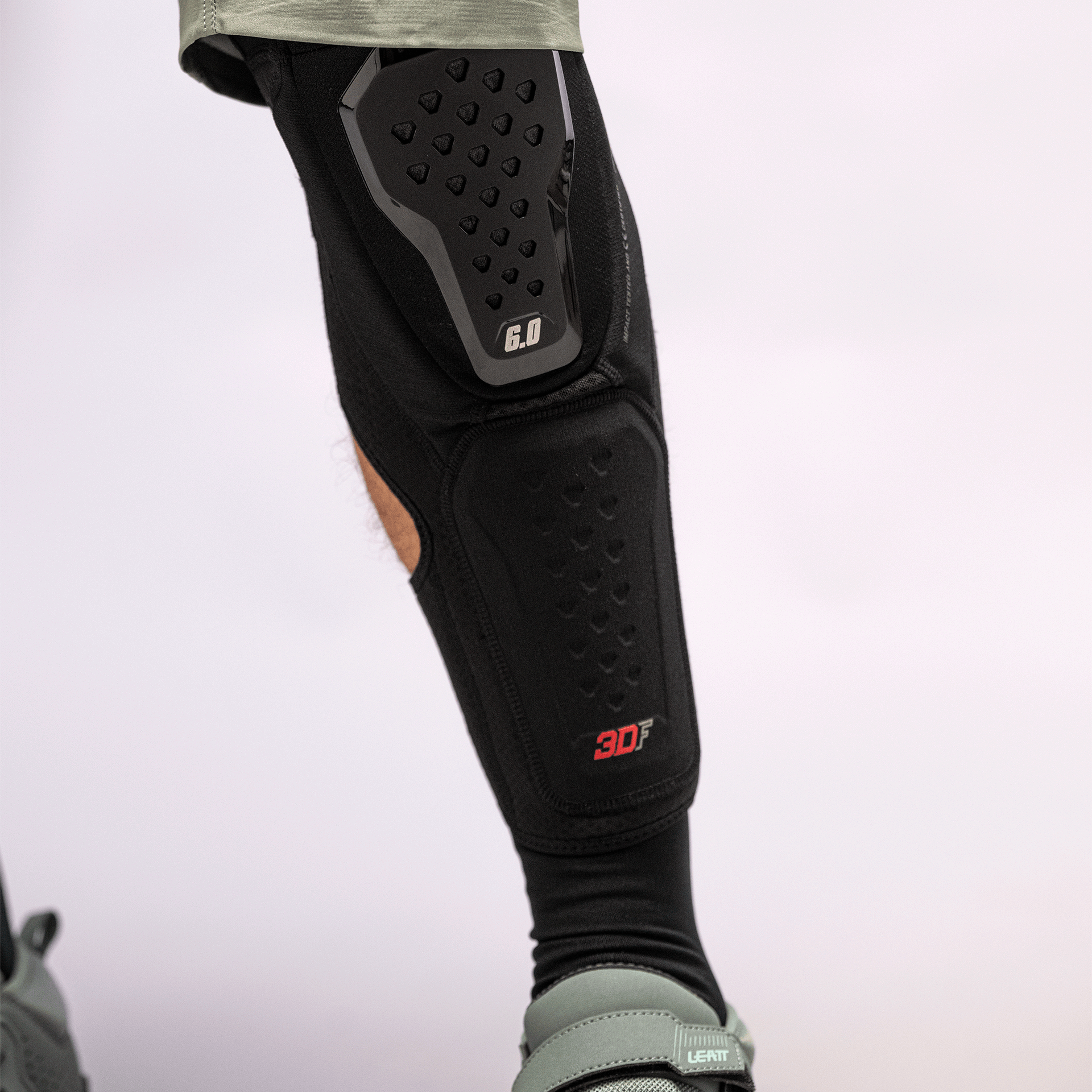Knee Guard 6.0 Evo EXT Position 12