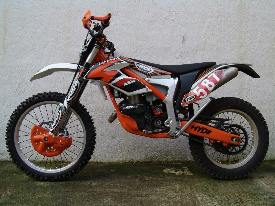 KTM FREERIDE 250 STARTER IGNITION GUARD CARBON KEVLAR