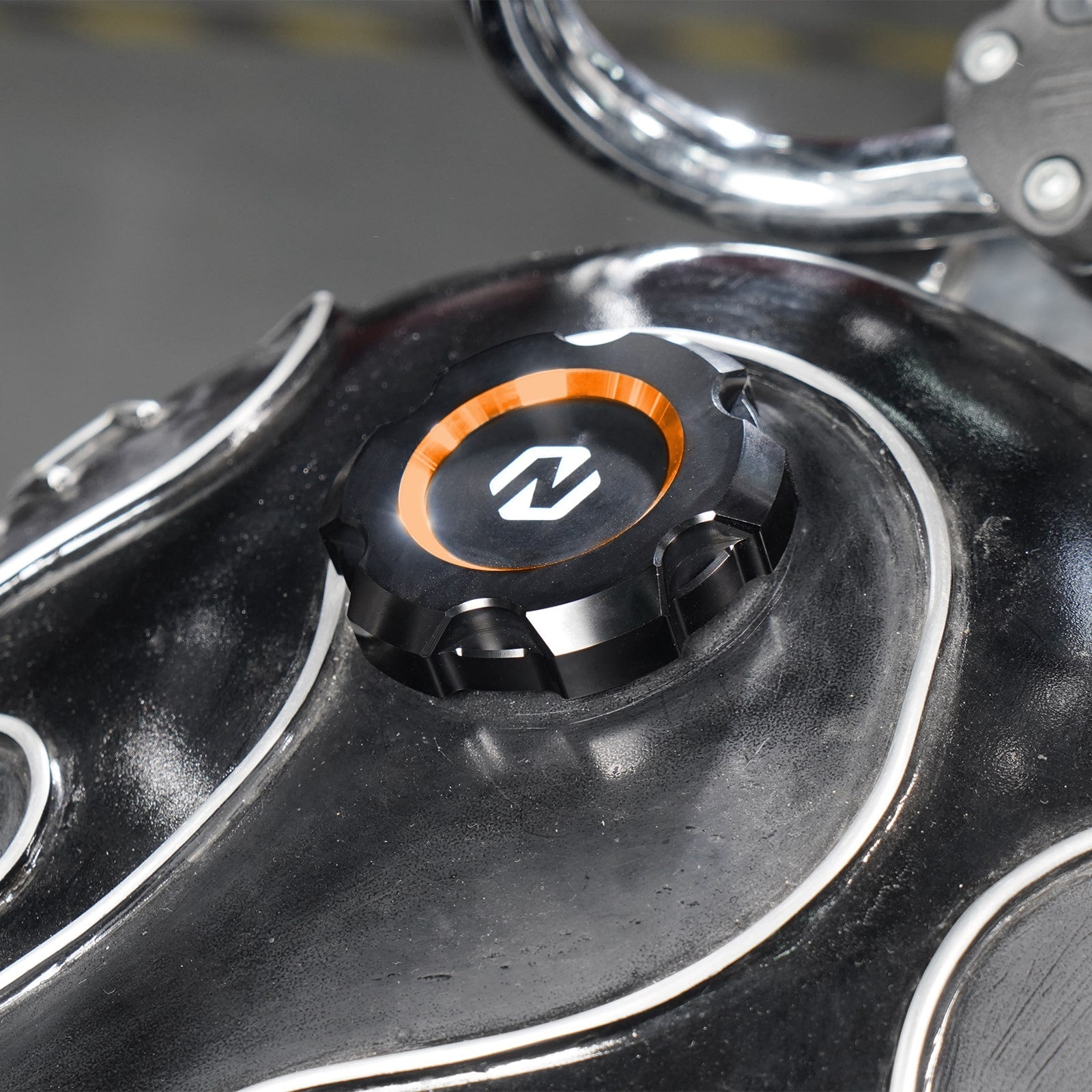 Gas Fuel Tank Cap Cover For Harley Sportster 1200 48 XL Iron 883 XL883N