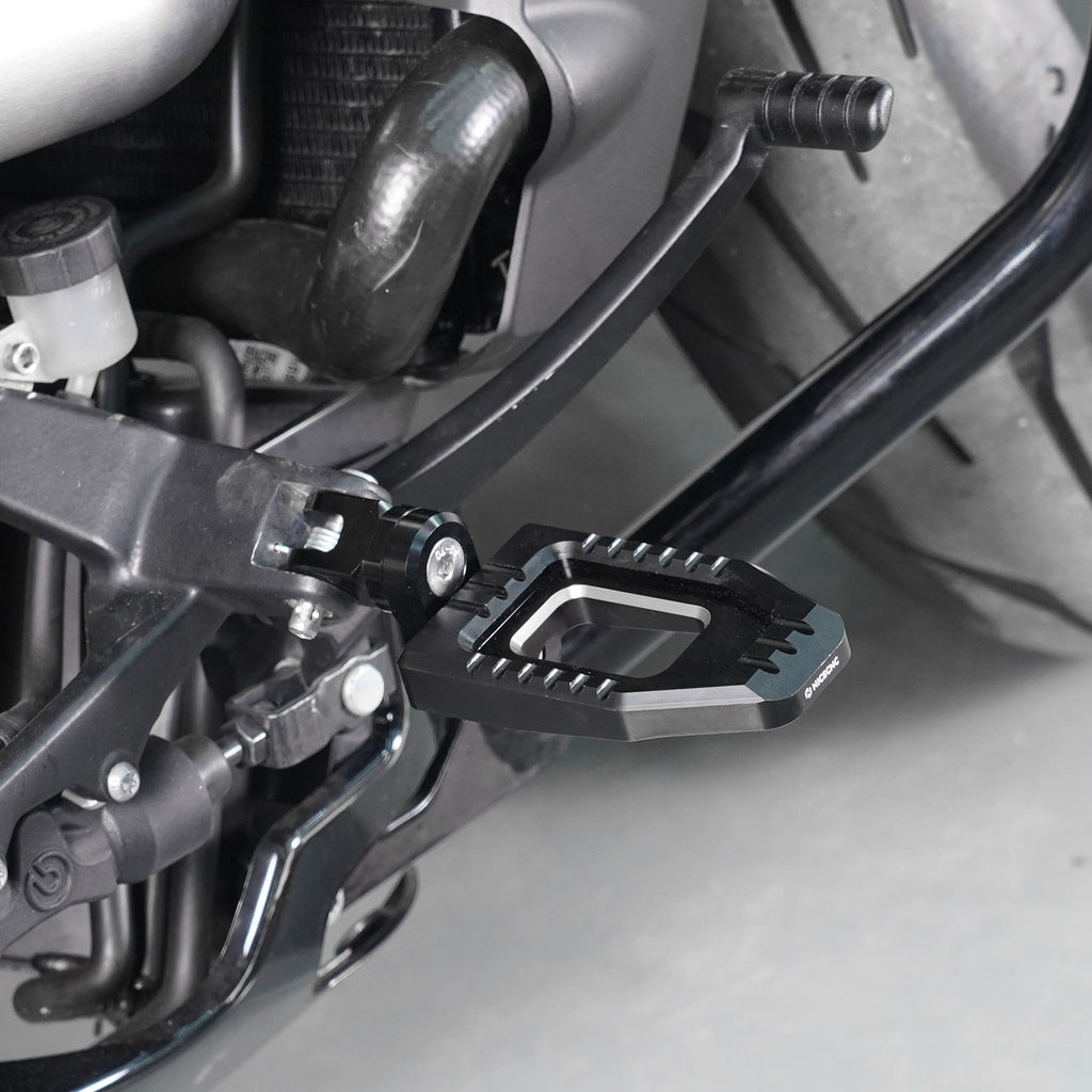 Adjustable Enlarged Rider Footpegs For Harley Softail Standard Low Rider S ST Street Bob