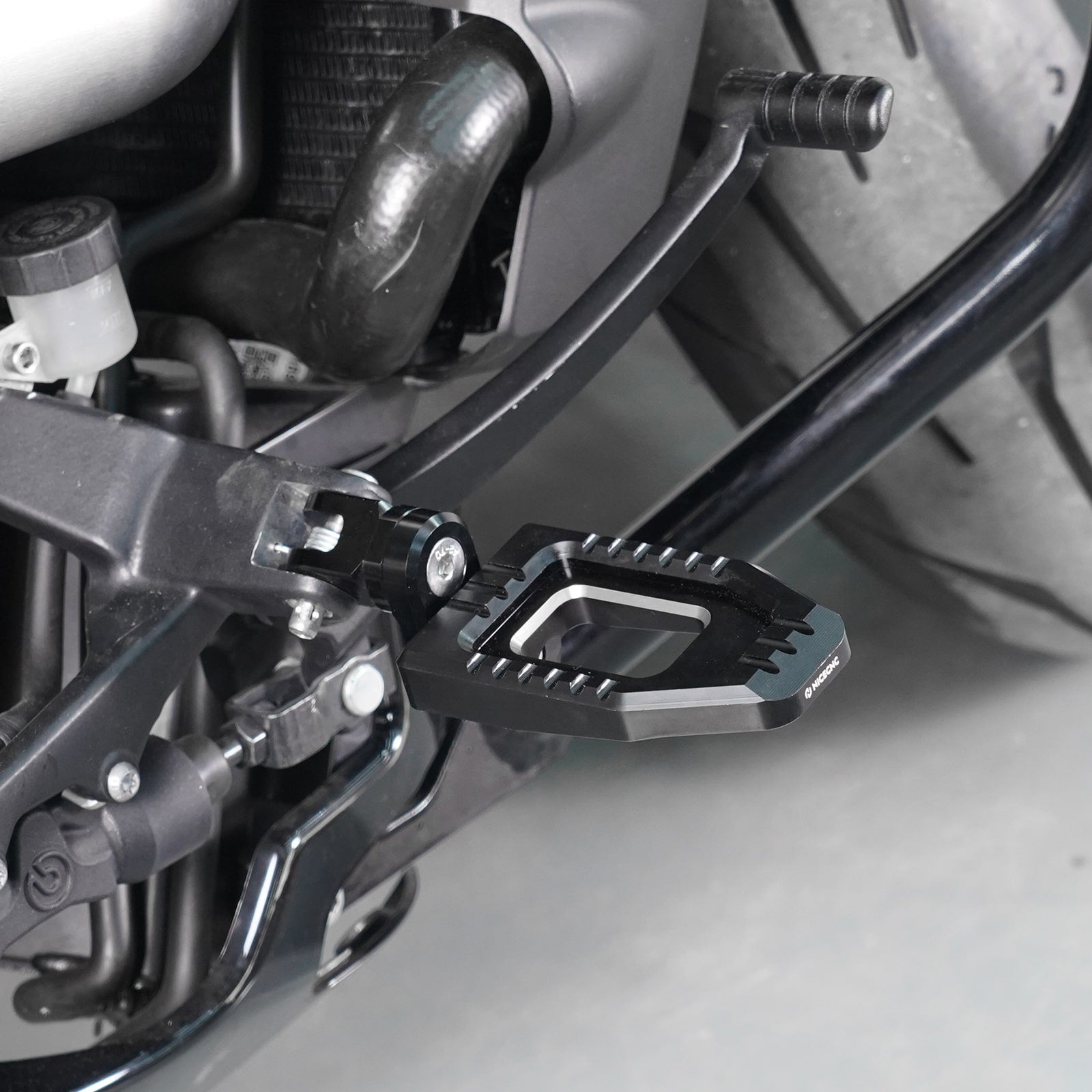 Rider Foot Pegs + Gear Stick Shift Lever + Rear Brake Pedal For Harley Sportster S