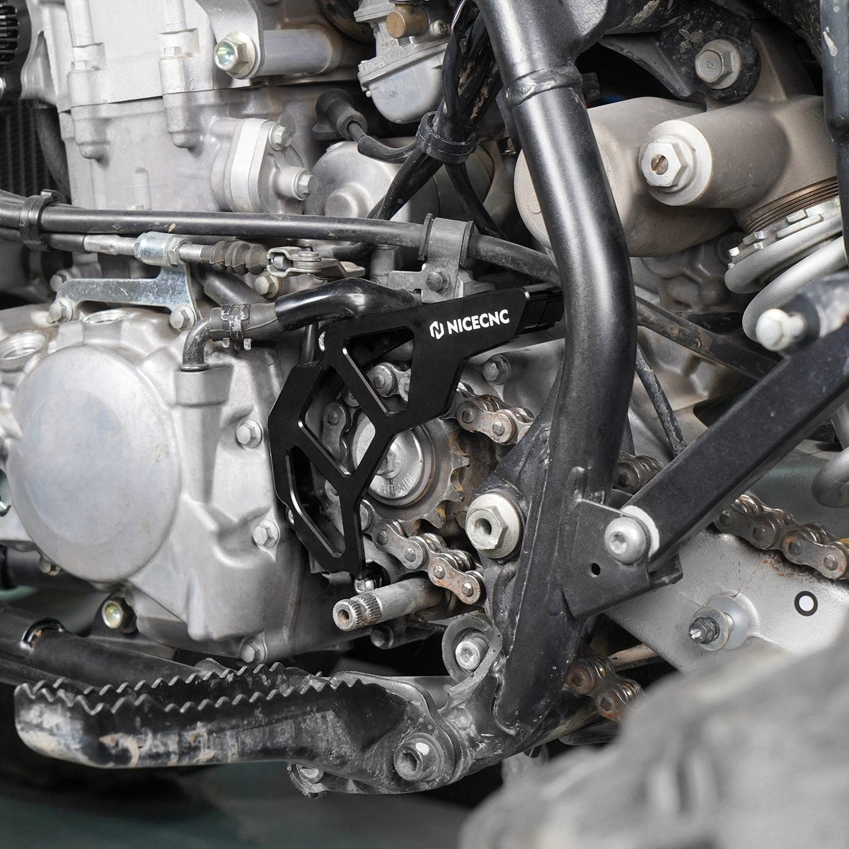 Engine Chain Front Sprocket Cover Case Saver For Honda TRX 450 R / ER 2006-2014