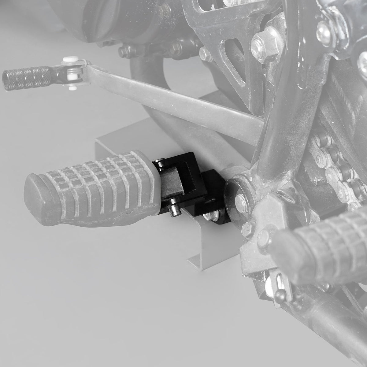 Enlargerd Wide Footpegs + Lowered Brackets For Kawasaki KLR650 1987-2018