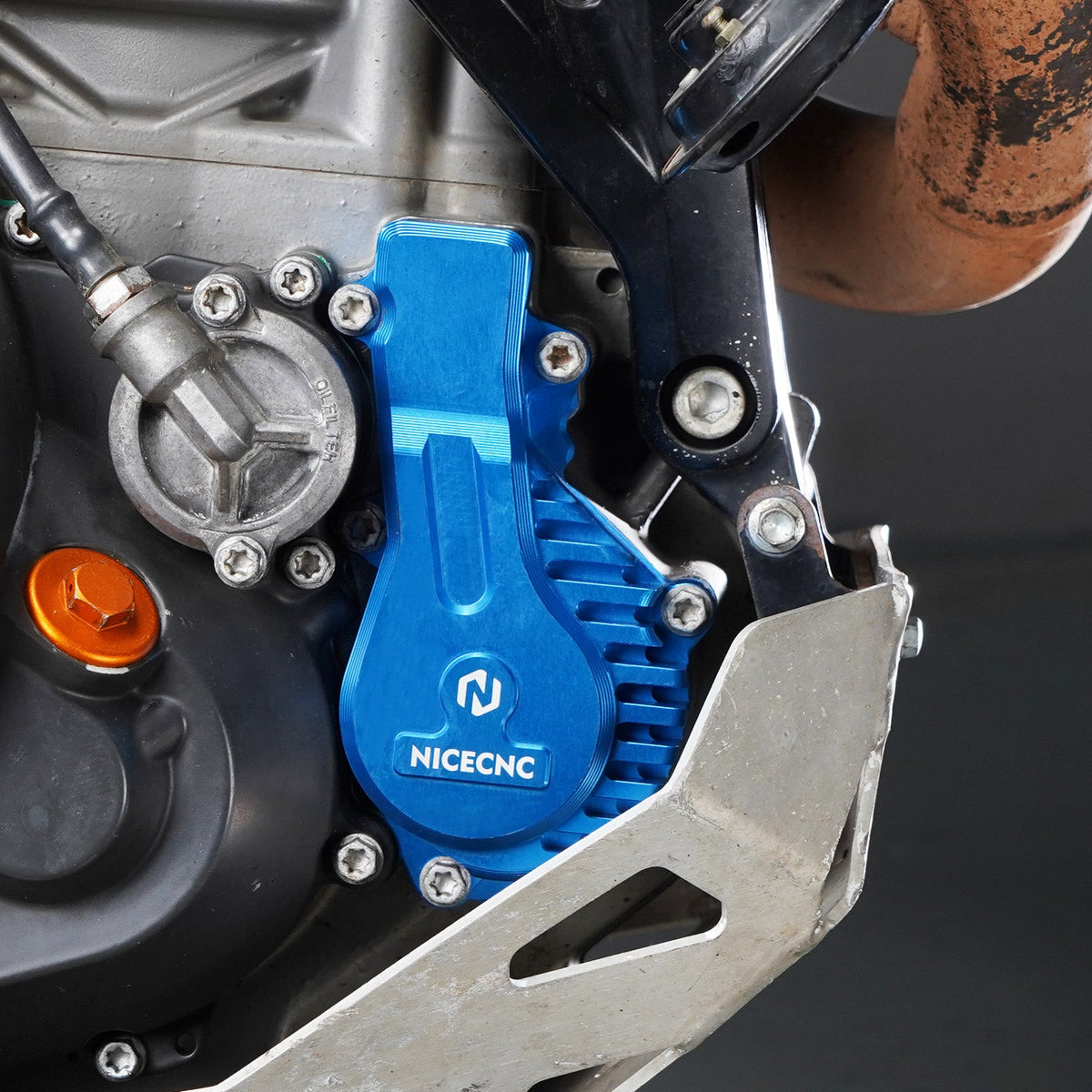 Finned Water Pump Cover Guard For Husqvarna 701 Enduro SM 2016–2025