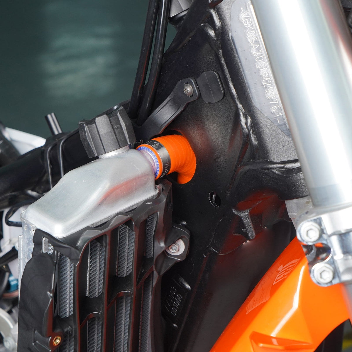 Frame T-Piece Radiator Hose Kit For KTM 350 500 EXC-F 2020-2023