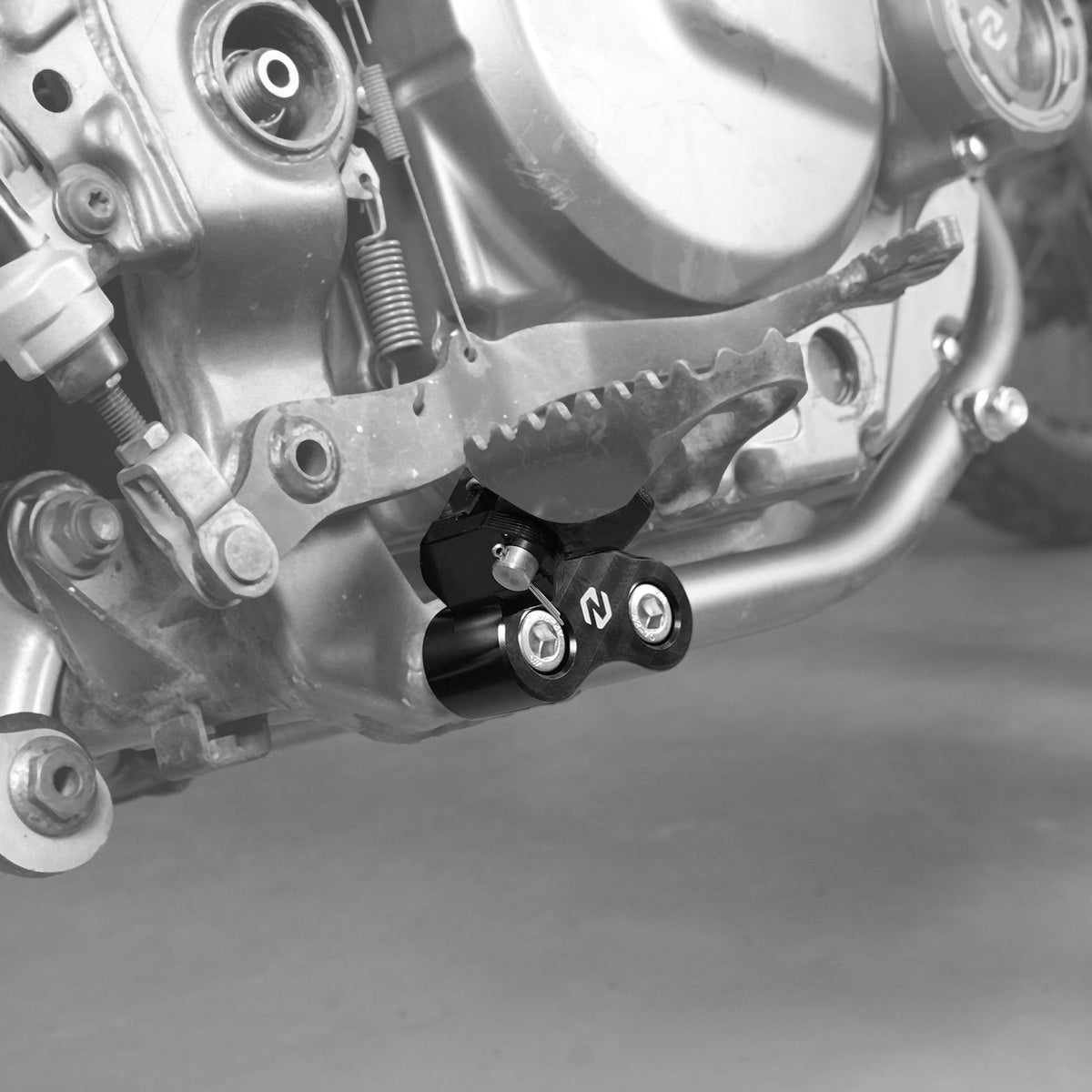 Lowered Lowering Footpeg Mounts Brackets For Suzuki DR650 S / SE 1996-2025
