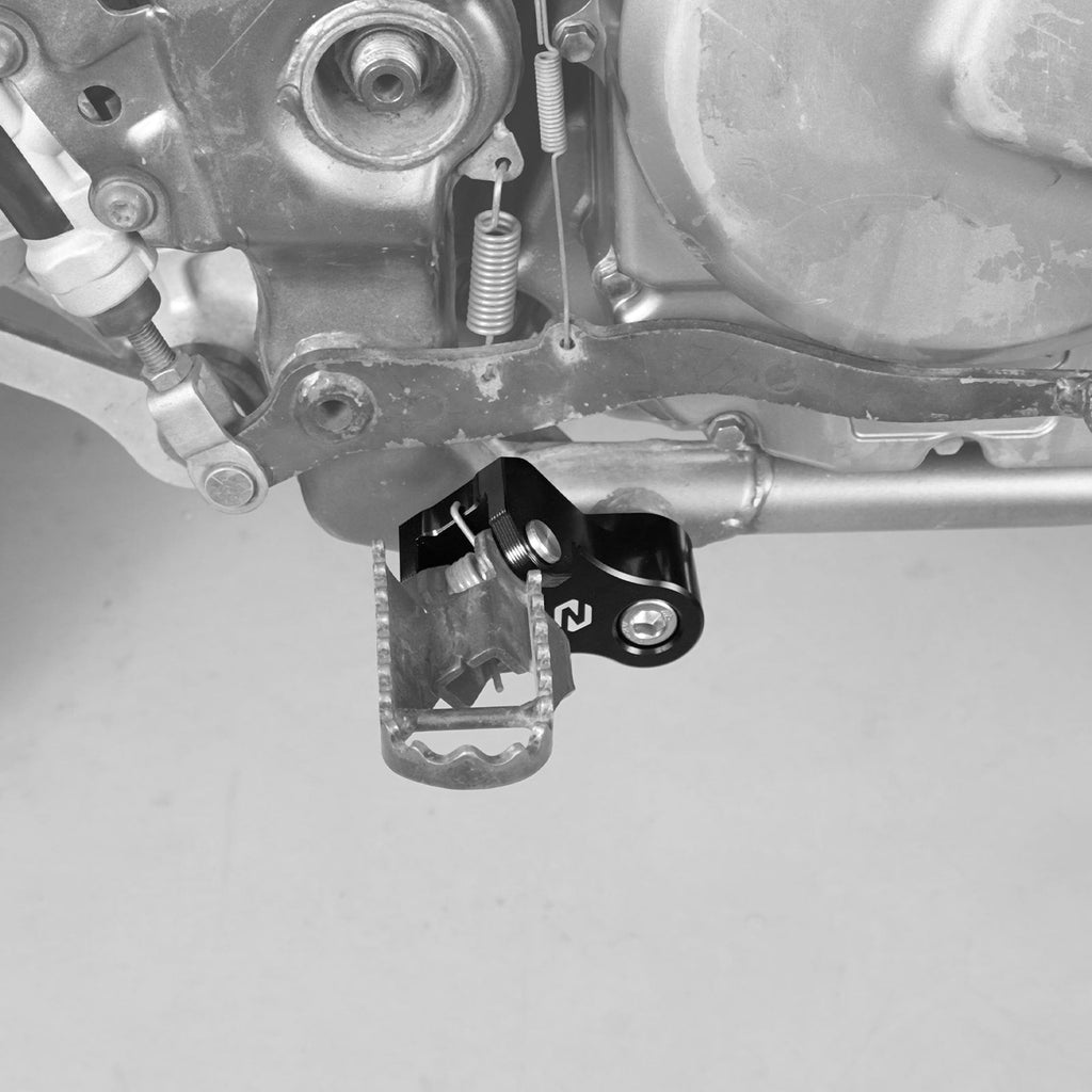 Lowered Lowering Footpeg Mounts Brackets For Suzuki DR650 S / SE 1996-2025