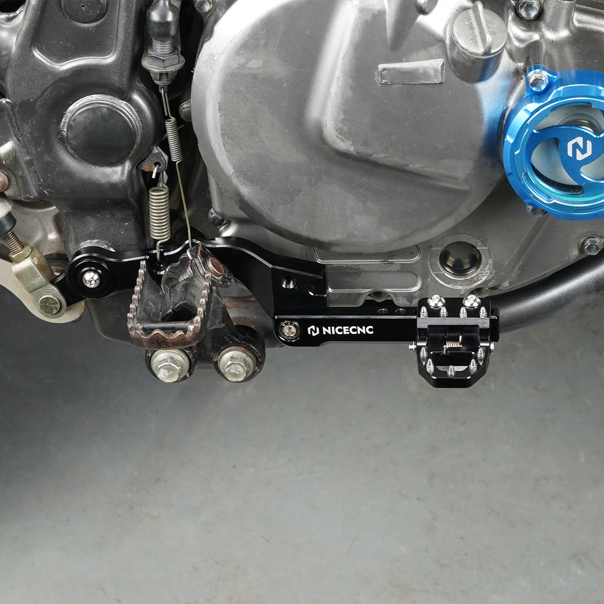 Enlarged Footpegs + Dual Control Rear Brake Pedal For Suzuki DR650 S / SE 1996-2025