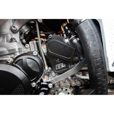 Enduro Engineering - Throttle Body Guard Position 2