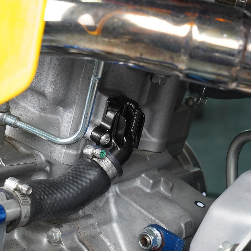 Inlet Water Pump Outlet Thermostat Housing Cover For Yamaha Raptor 700 R 06-26